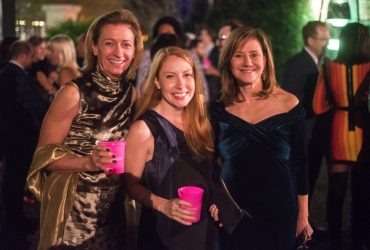 Friends Board member and gallery guide Mindy Solie (B.S.’78, M.S.’81, P’10) (left), enjoys the gala with Director of Development Stephanie Wheatley and gallery guide and supporter Stefanie Kahn (P'11,P'13, P'20). Photo by J Caldwell.