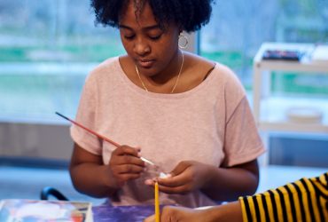 Nasher Teen Council member participates in a portrait painting workshop with artist Will Paul Thomas in his studio at the Rubenstein Arts Center. Photo by Robert Zimmerman.